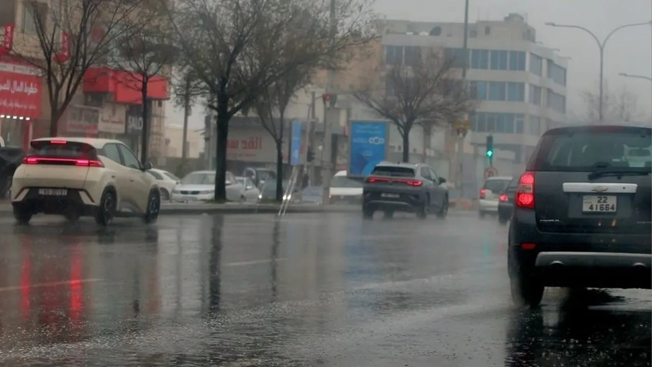 تلاشي الموجة المغبرة يوم السبت مع فرص عودة الأجواء الماطرة محلياً مجدداً